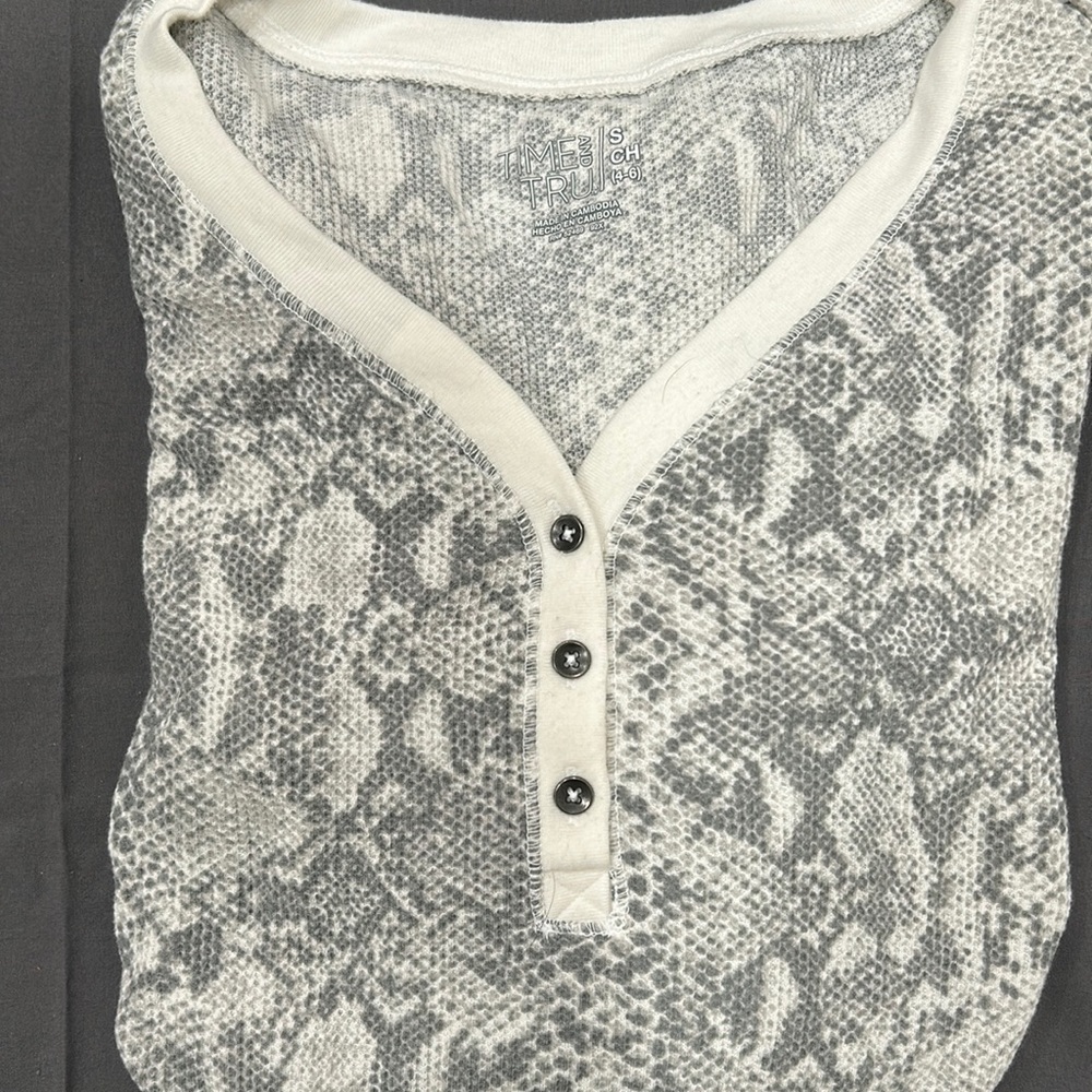 Women’s Henley shirt